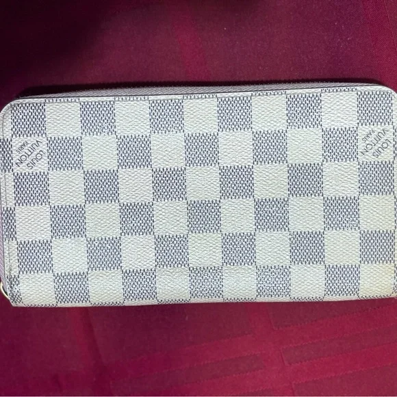 Louis Vuitton Checkered Wallet in White and Gray - Picture 2 of 7